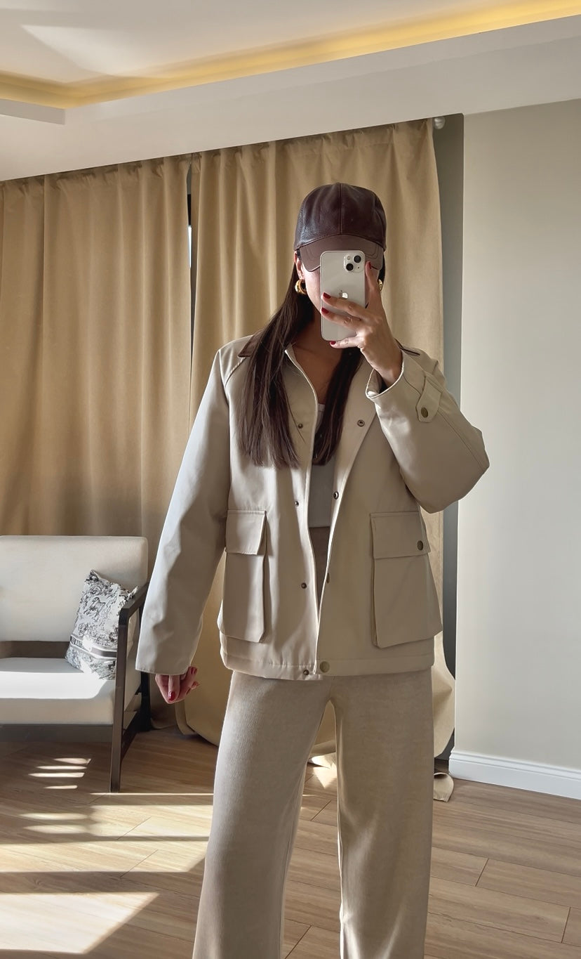 PREMIUM COLLAR CREAM JACKET WITH VELVET DETAIL INNER LINING